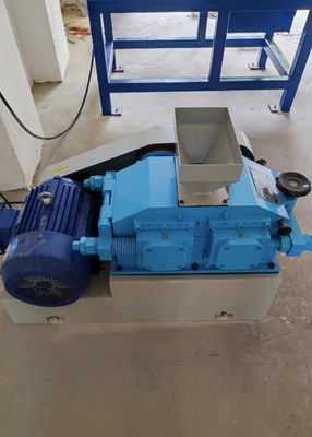 Kecil 1500kg/H Penghancur Rol Ganda Pemanfaatan Energi Tinggi